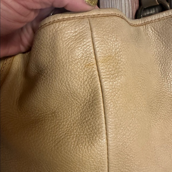 Buttery soft pale YELLOW genuine leather hobo style handbag - Picture 5 of 11